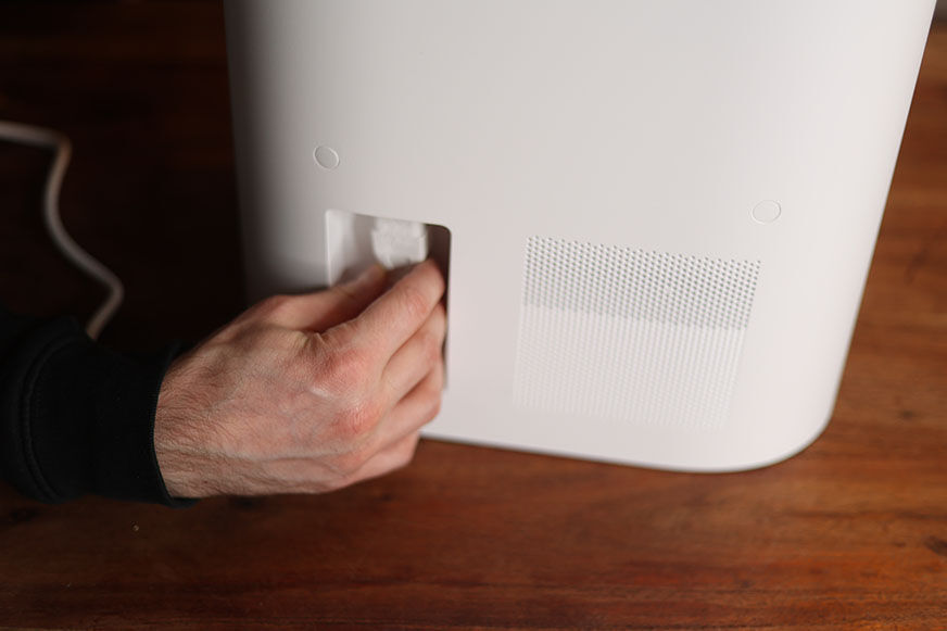 The base station of the Dreame L10s Ultra can be seen from behind.